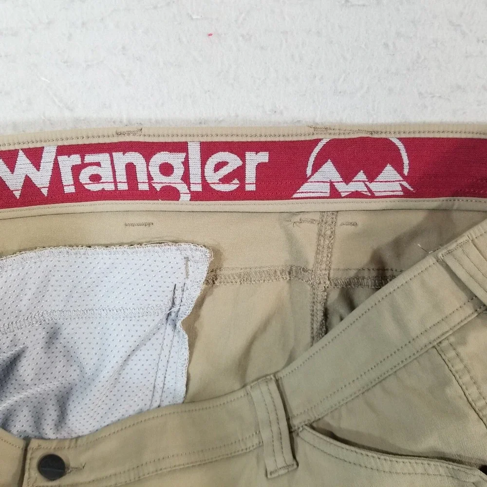 Wrangler outdoor cargo pants men's 44 x 28 brown comfort waist flex stretch